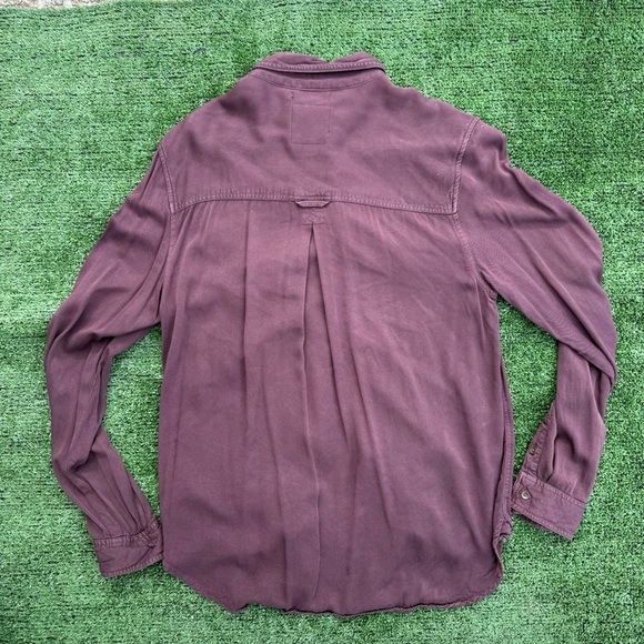 Women’s American Eagle Outfitters Burgundy Boyfriend Fit Button-Up Shirt, Size M - Picture 2 of 5